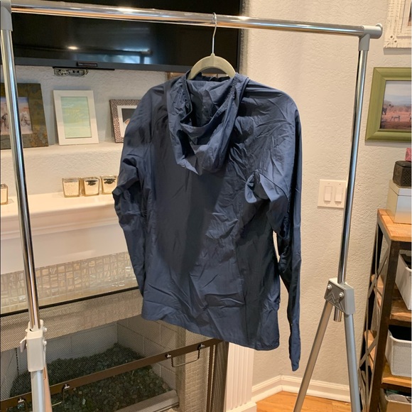 Women’s Lightweight Packable Mountain Hardwear Jacket - Small - Picture 10 of 14